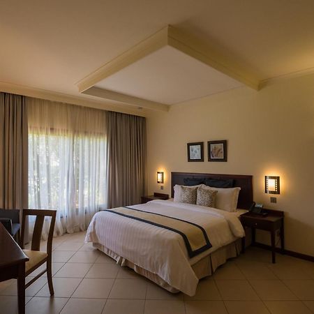 White Sands Hotel Дар ес Саалам Екстериор снимка