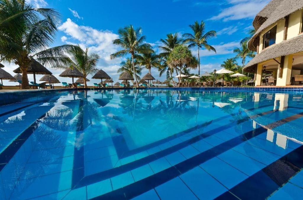 White Sands Hotel Дар ес Саалам Екстериор снимка