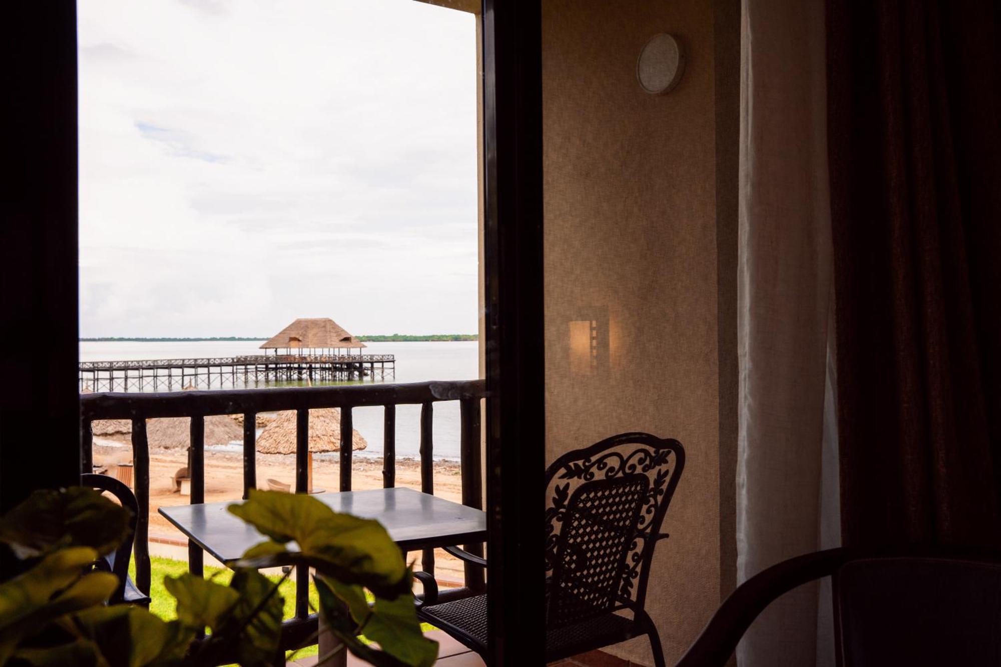 White Sands Hotel Дар ес Саалам Екстериор снимка