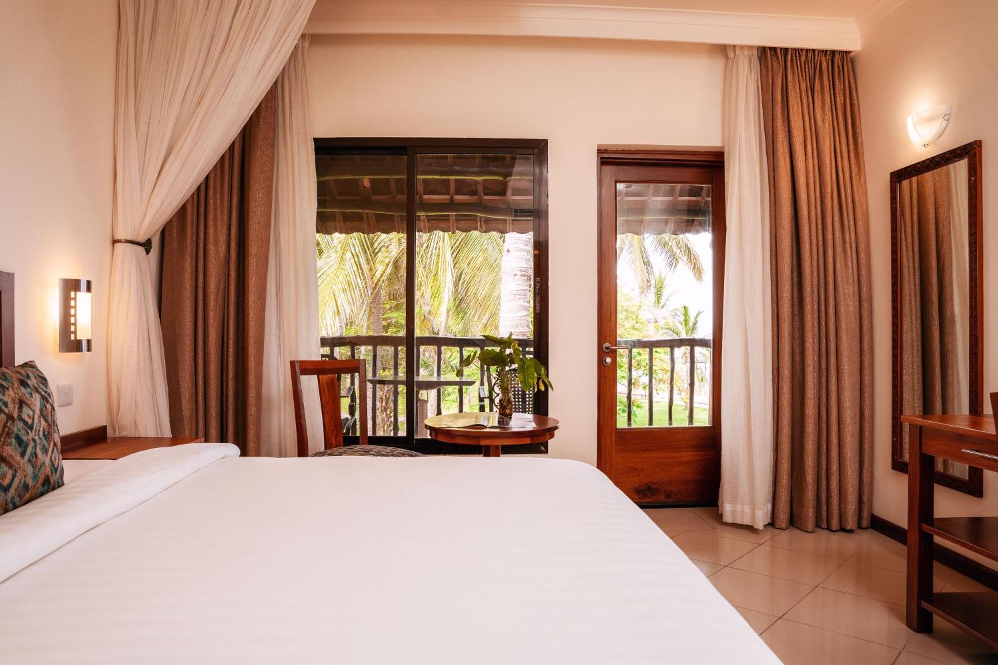 White Sands Hotel Дар ес Саалам Екстериор снимка