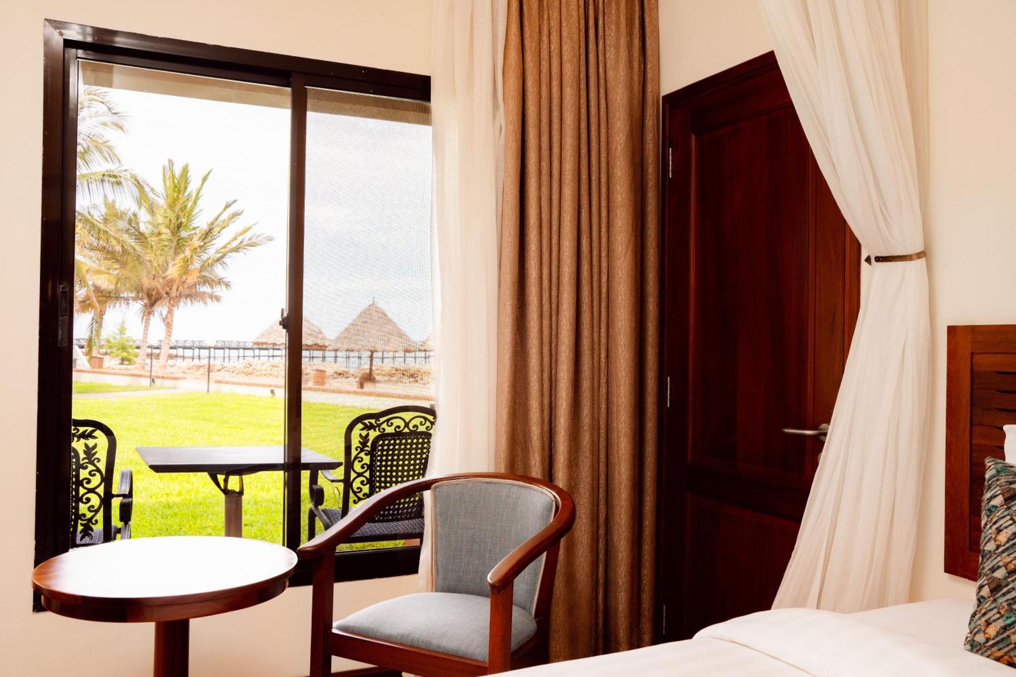 White Sands Hotel Дар ес Саалам Екстериор снимка