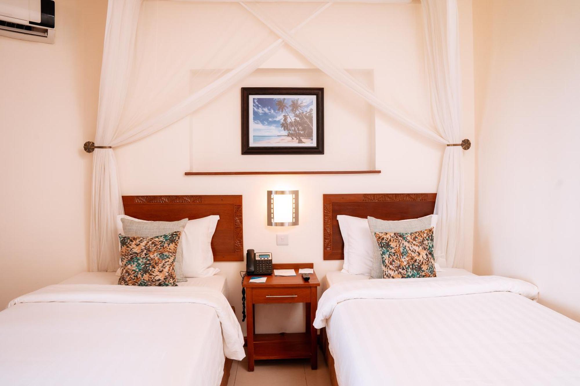 White Sands Hotel Дар ес Саалам Екстериор снимка