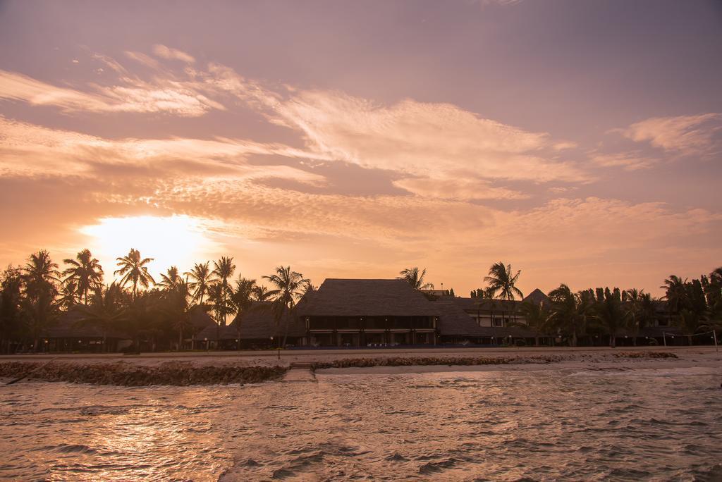 White Sands Hotel Дар ес Саалам Екстериор снимка