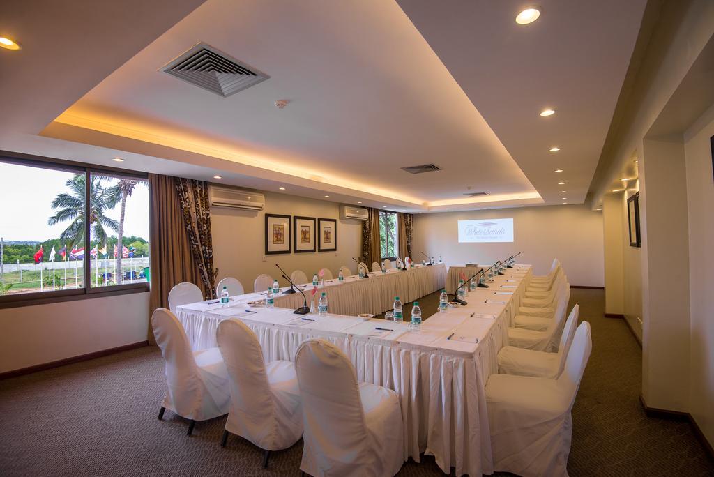 White Sands Hotel Дар ес Саалам Екстериор снимка