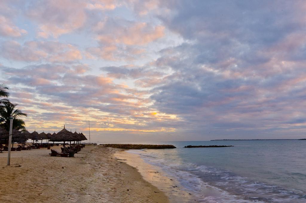 White Sands Hotel Дар ес Саалам Екстериор снимка