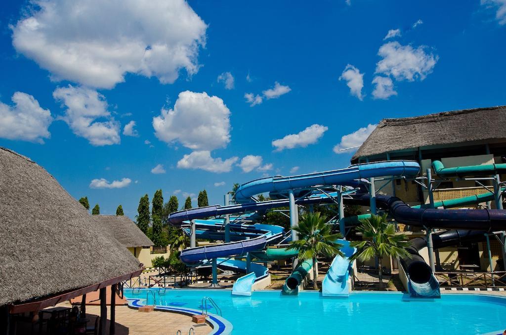 White Sands Hotel Дар ес Саалам Екстериор снимка